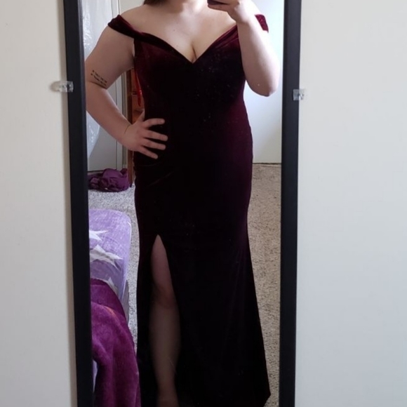 Velvet Grad Dress - Picture 2 of 5